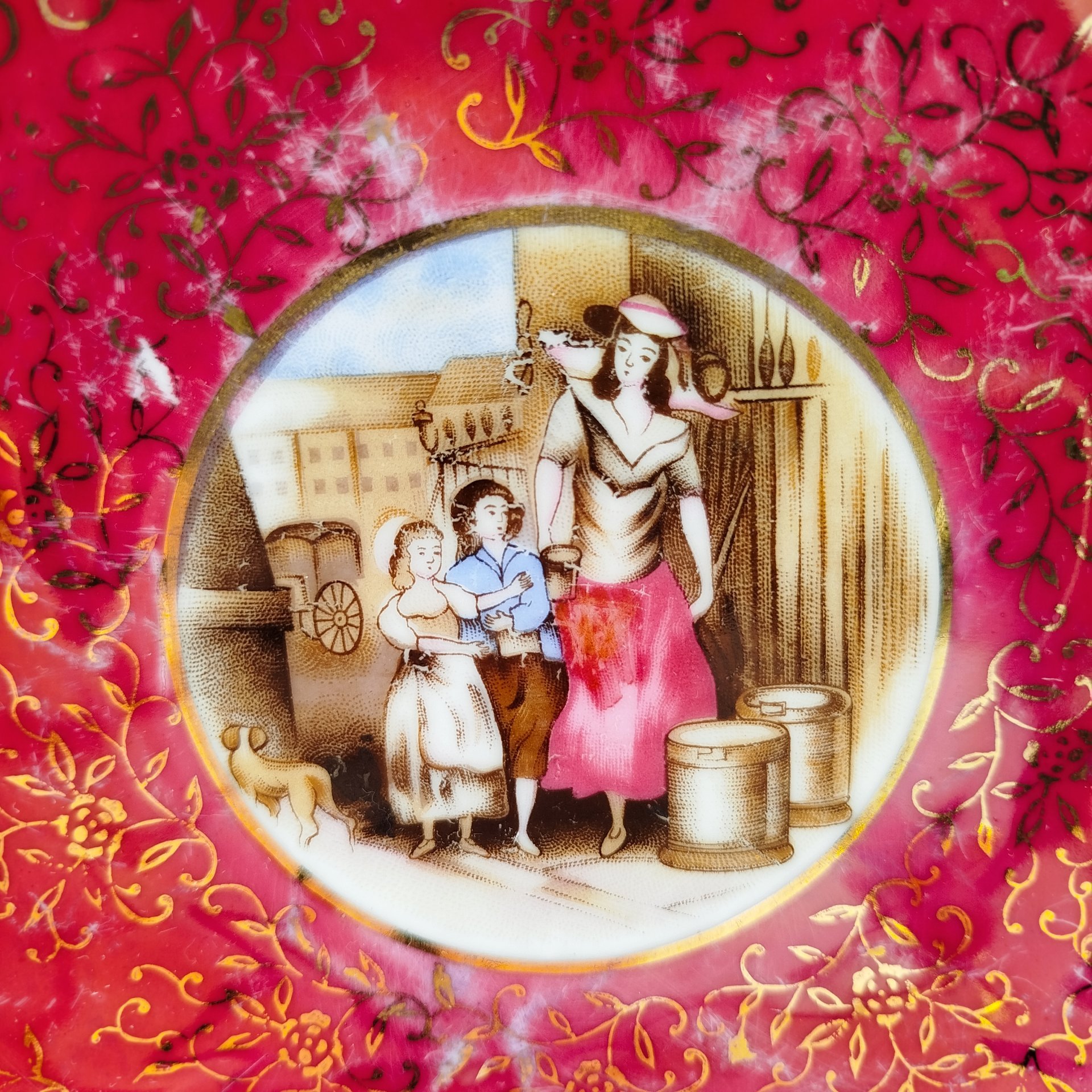 Набор из блюда и шести розеток в форме листа, украшенный изображением пасторальной сцены, фарфор, деколь, крытье, золочение, Западная Европа, 1950-1970 гг.