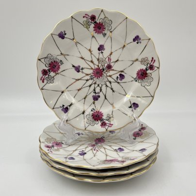 Набор десертных тарелок "Золотая сетка" ("Васильки") на 4 персоны, автор рисунка А. А. Яцкевич, фарфор, роспись, золочение, Ленинградский фарфоровый завод (ЛФЗ), СССР, 1960-1970 гг.