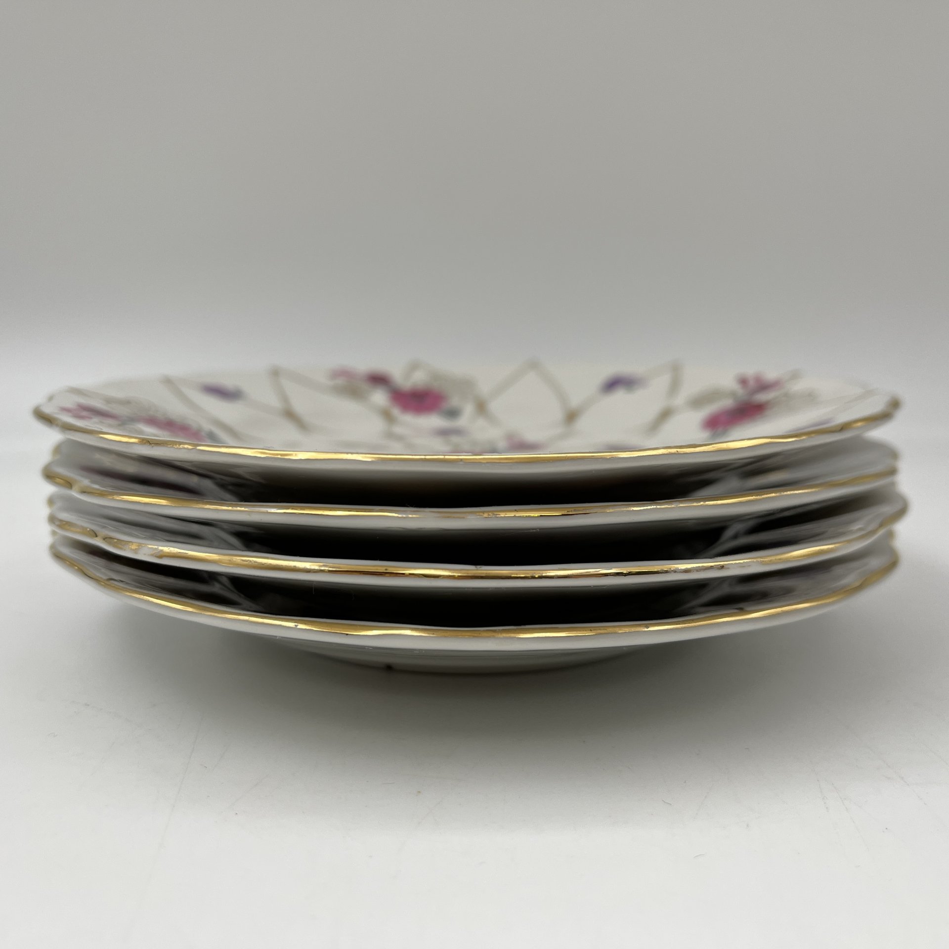 Набор десертных тарелок "Золотая сетка" ("Васильки") на 4 персоны, автор рисунка А. А. Яцкевич, фарфор, роспись, золочение, Ленинградский фарфоровый завод (ЛФЗ), СССР, 1960-1970 гг.