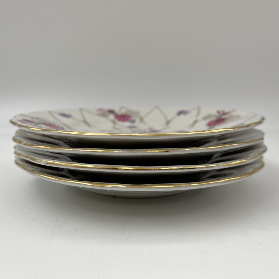 Набор десертных тарелок "Золотая сетка" ("Васильки") на 4 персоны, автор рисунка А. А. Яцкевич, фарфор, роспись, золочение, Ленинградский фарфоровый завод (ЛФЗ), СССР, 1960-1970 гг.