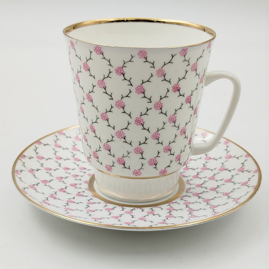 Кофейная пара "Розовая сетка", форма "Майская", автор формы Э.М. Криммер, автор рисунка Л.С. Лобанкова