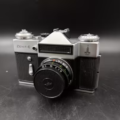 Фотоаппарат "Зенит-Е" с олимпийской символикой, объективом "Индустар 50-2", в кофре, Красногорский механический завод (КМЗ)