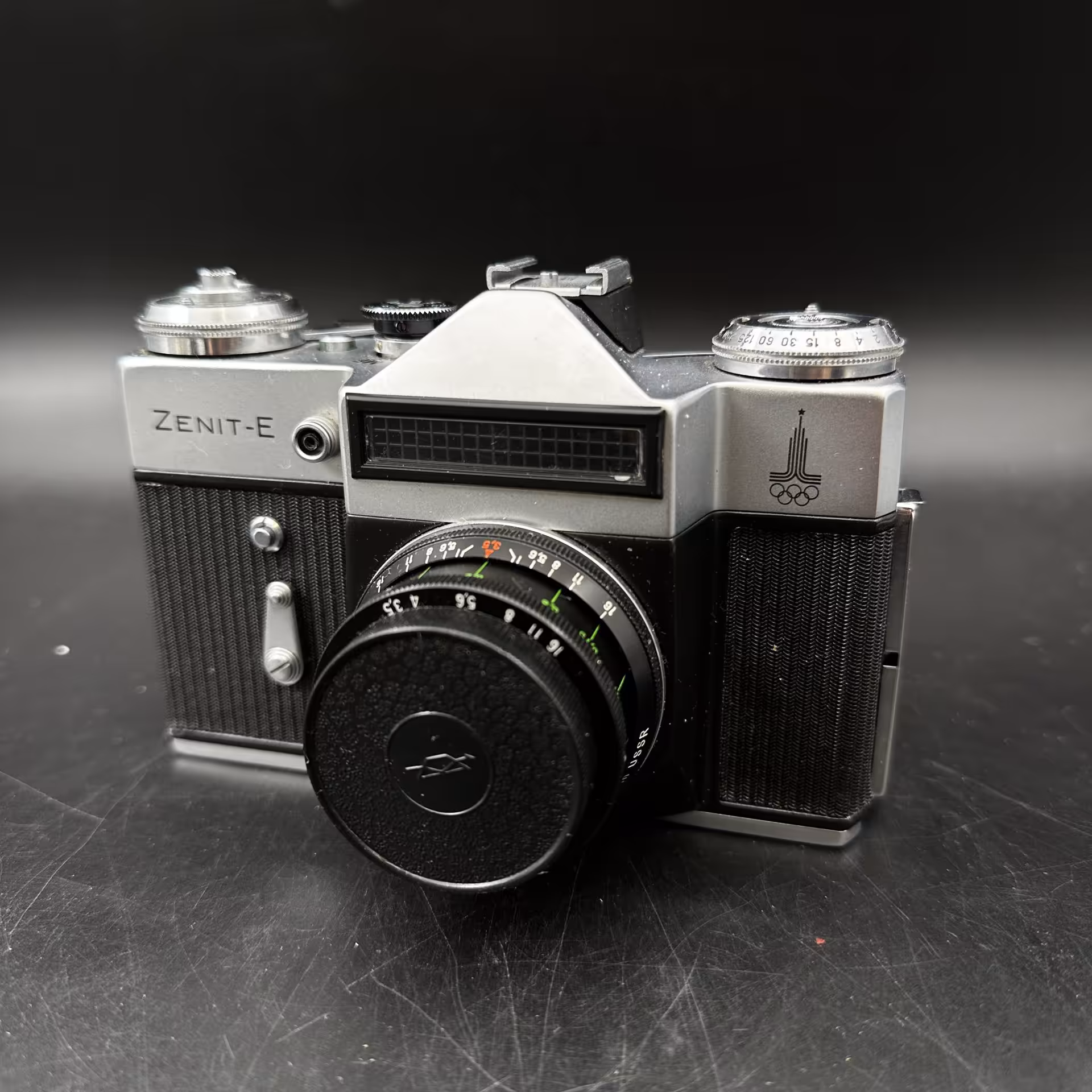 Фотоаппарат "Зенит-Е" с олимпийской символикой, объективом "Индустар 50-2", в кофре, Красногорский механический завод (КМЗ)
