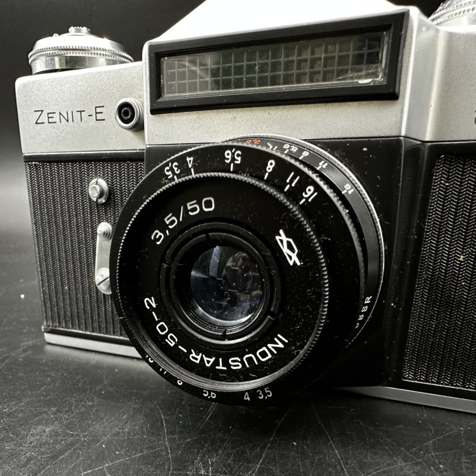 Фотоаппарат "Зенит-Е" с олимпийской символикой, объективом "Индустар 50-2", в кофре, Красногорский механический завод (КМЗ)