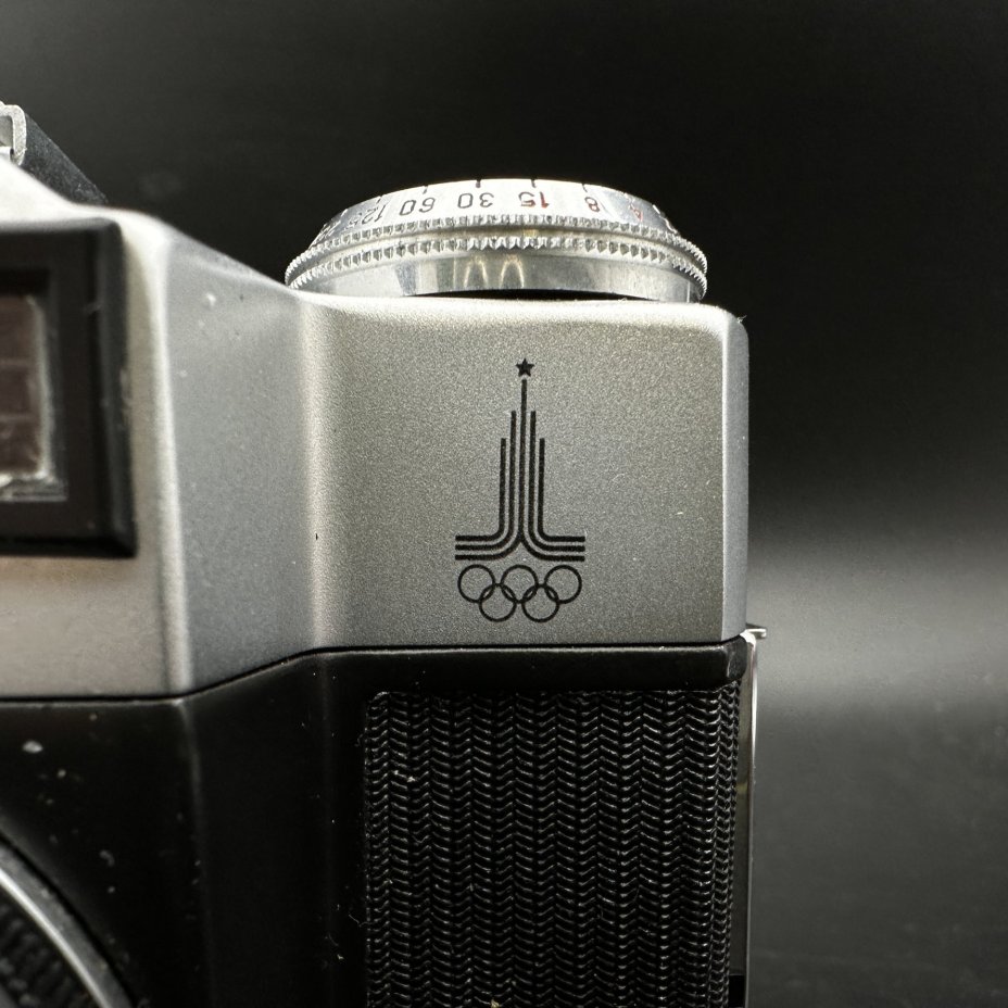 Фотоаппарат "Зенит-Е" с олимпийской символикой, объективом "Индустар 50-2", в кофре, Красногорский механический завод (КМЗ)