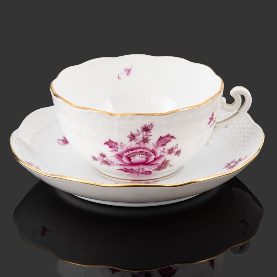 Чайная пара, выполненная в фирменном дизайне "Chinese Bouquet/Apponyi  Purpur", фарфор, роспись, золочение, Herend (Херенд), Венгрия, 1960-1986 гг.