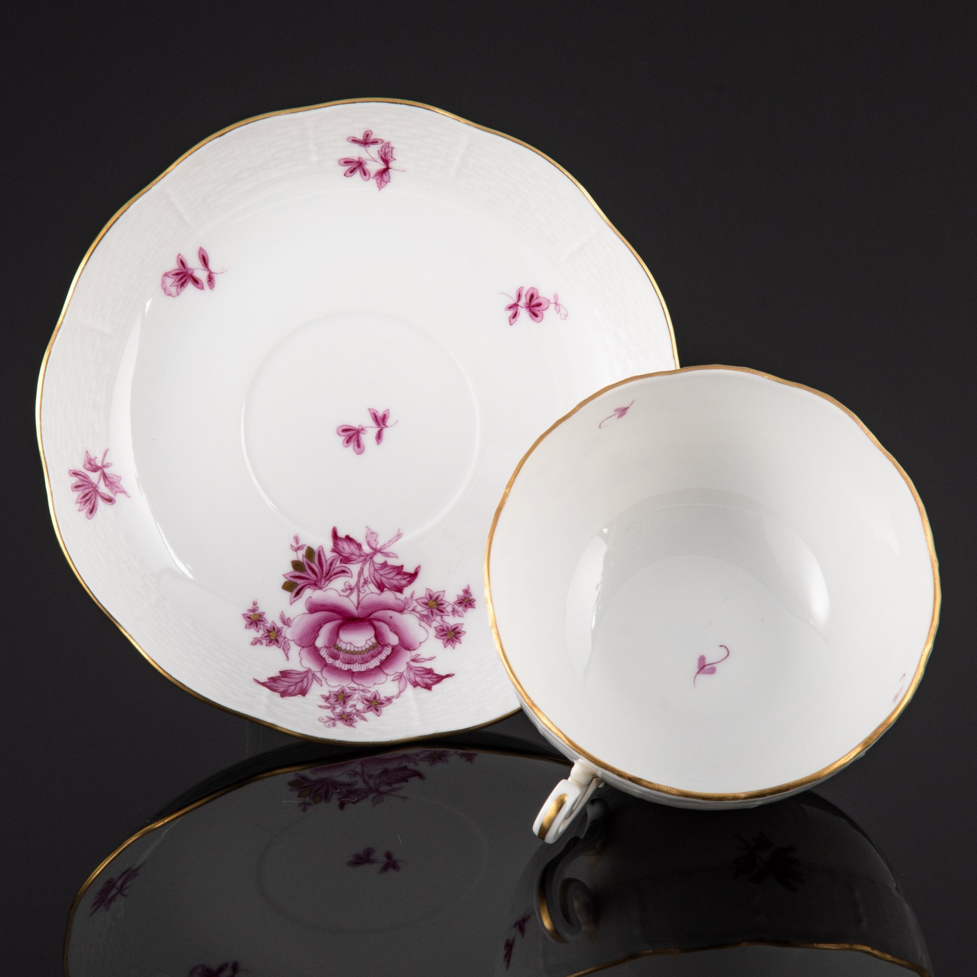 Чайная пара, выполненная в фирменном дизайне "Chinese Bouquet/Apponyi  Purpur", фарфор, роспись, золочение, Herend (Херенд), Венгрия, 1960-1986 гг.