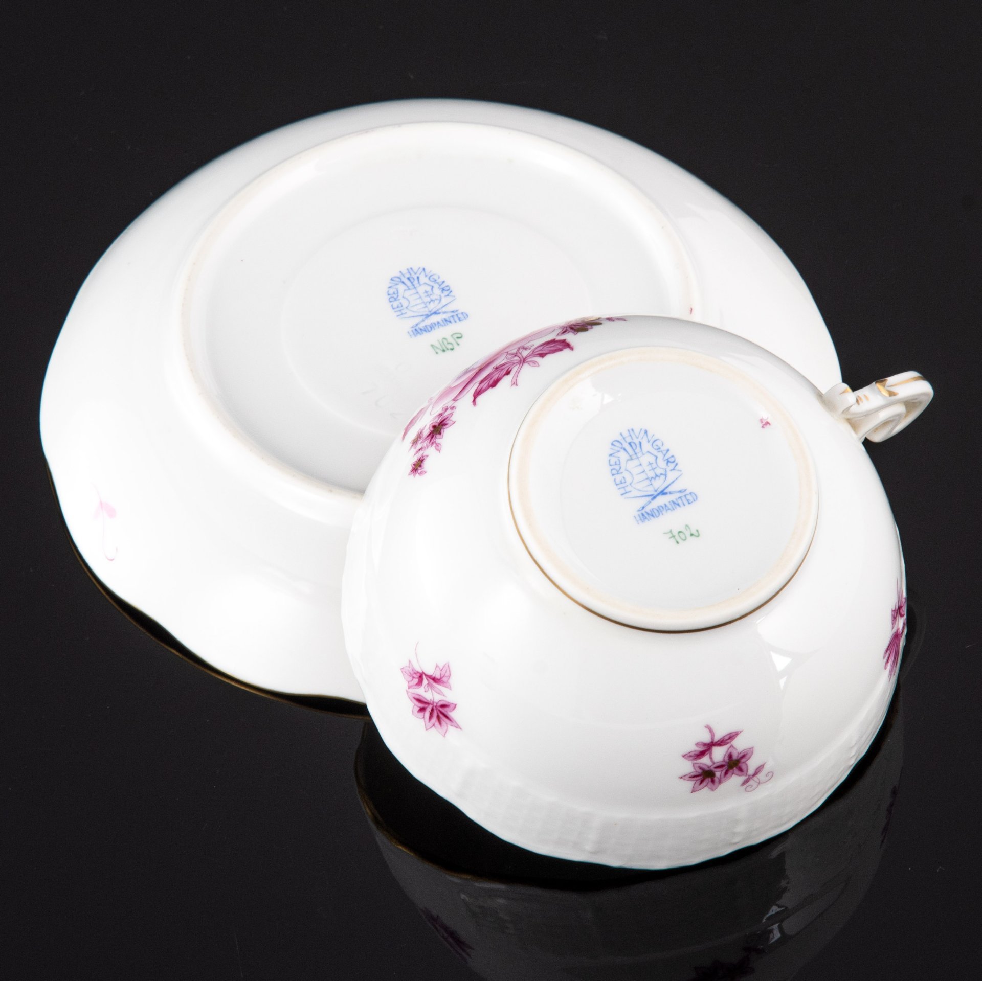 Чайная пара, выполненная в фирменном дизайне "Chinese Bouquet/Apponyi  Purpur", фарфор, роспись, золочение, Herend (Херенд), Венгрия, 1960-1986 гг., Herend (Херенд)