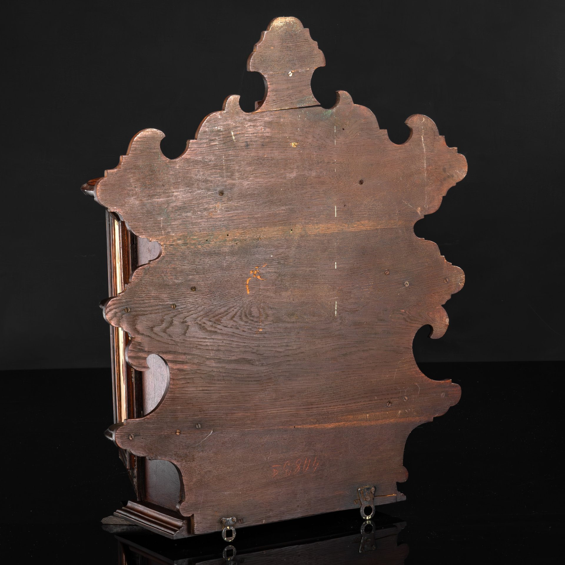 Шкафчик навесной (аптечка) с декоративной вставкой на створке с изображением букета гвоздик и фигурной нижней частью