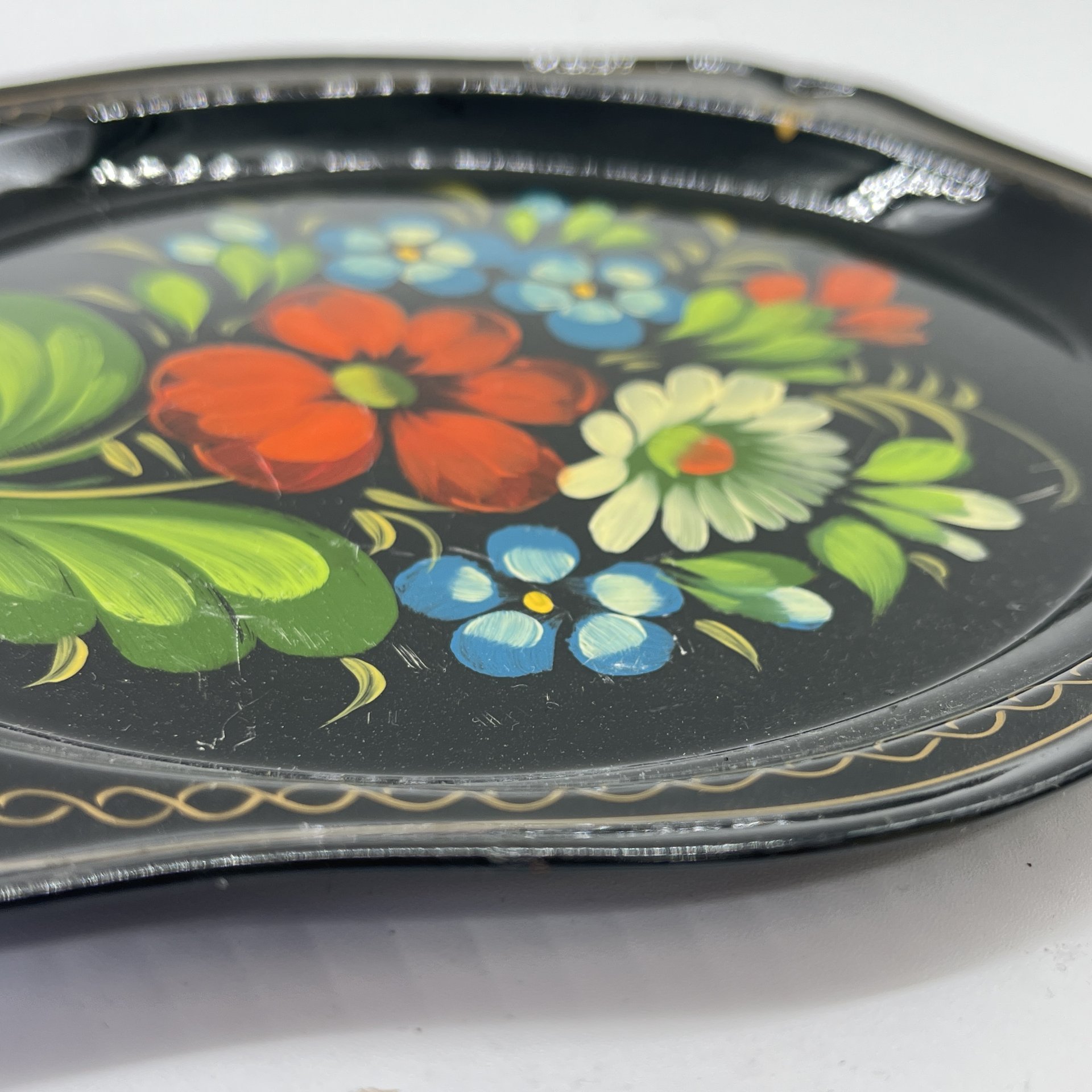 Поднос миниатюрный с цветочным декором, жесть, роспись, Жостовская фабрика декоративной росписи, СССР, 1970-2000 гг.