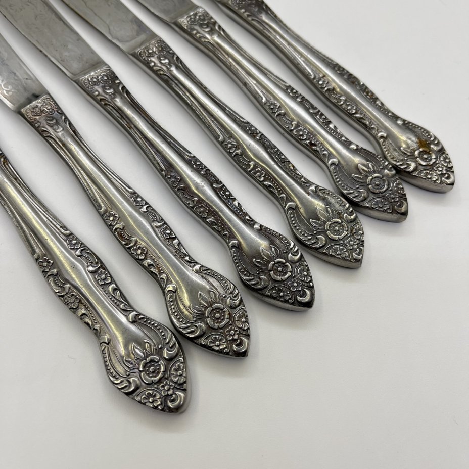 Набор из 6-ти столовых ножей, украшенных растительным декором, нержавеющая сталь, Павловский завод художественных металлоизделий им. С.М. Кирова