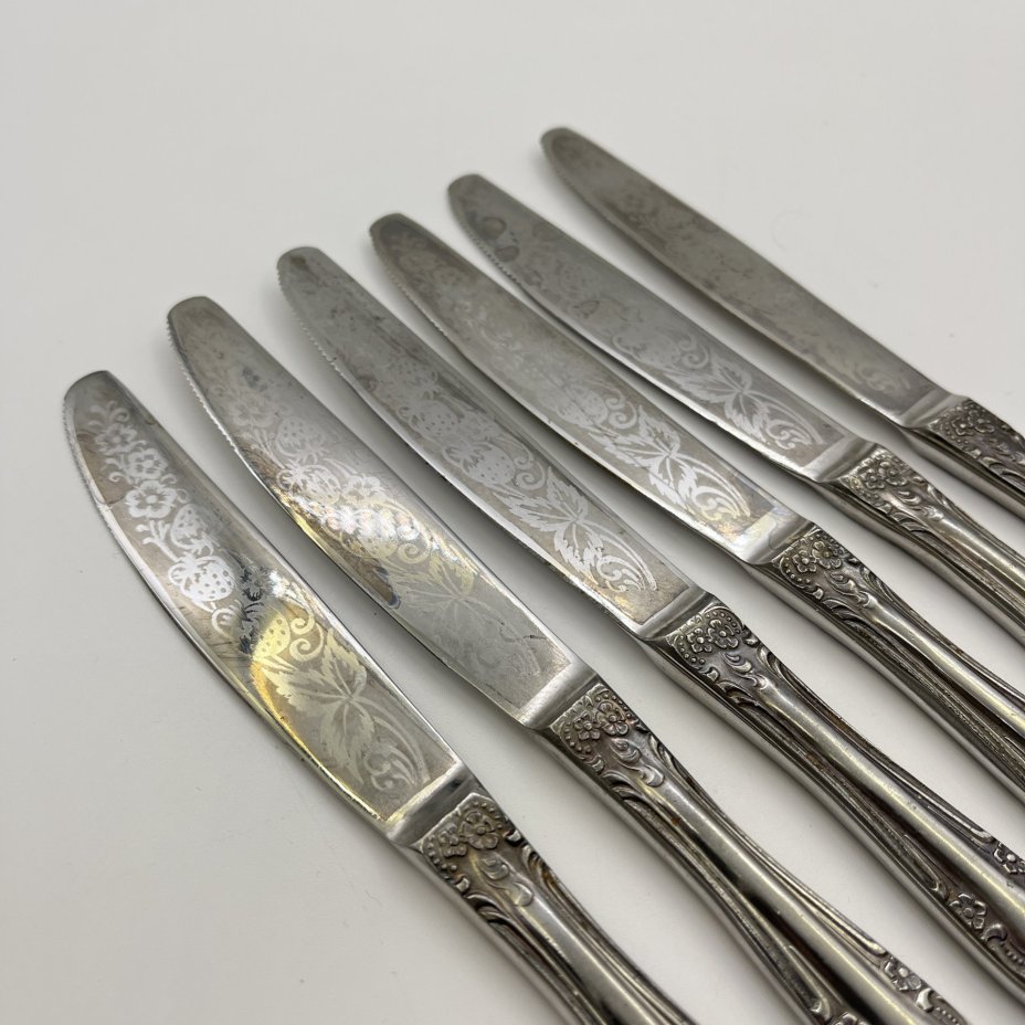 Набор из 6-ти столовых ножей, украшенных растительным декором, нержавеющая сталь, Павловский завод художественных металлоизделий им. С.М. Кирова