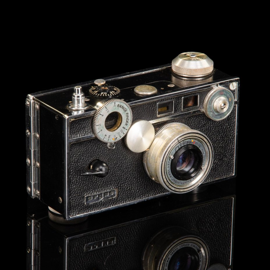 Фотоаппарат "Argus C-3", со вспышкой, в оригинальном кофре, и переносной сумке