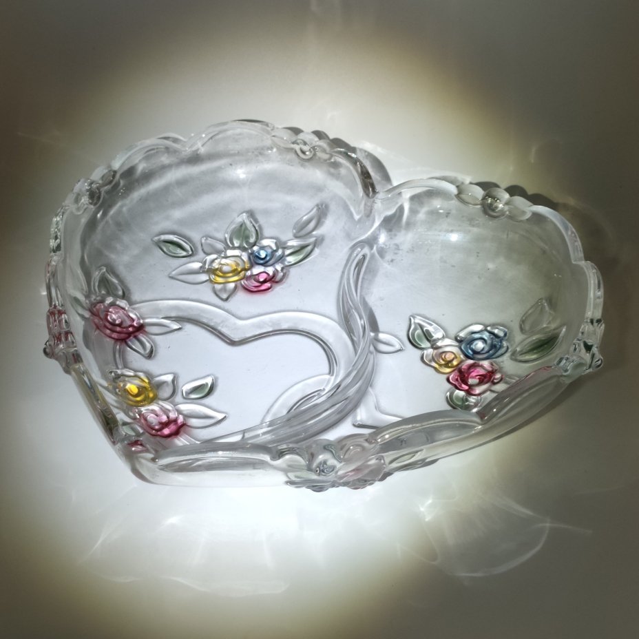 Сервировочное блюдо (менажница) в форме сердца, украшенная рельефным декором в виде роз, стекло, матирование, Walther Glas, Германия, 1990-2010 гг.