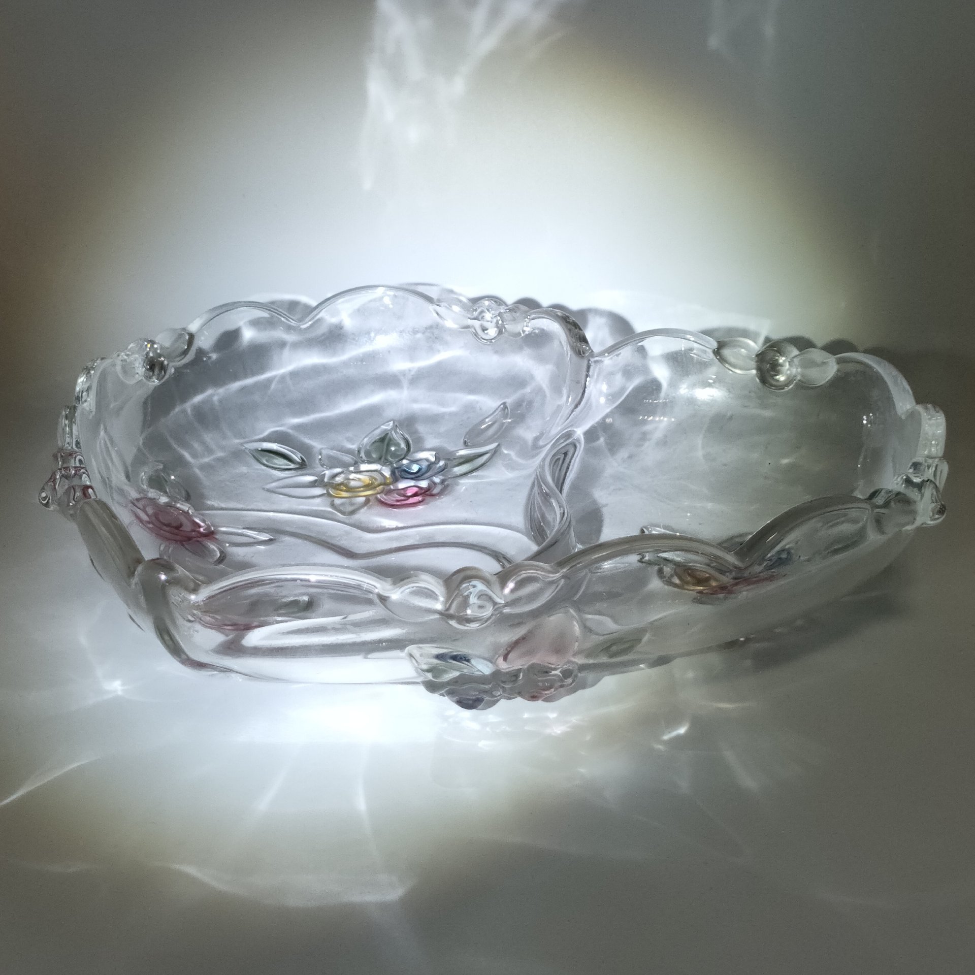 Сервировочное блюдо (менажница) в форме сердца, украшенная рельефным декором в виде роз, стекло, матирование, Walther Glas, Германия, 1990-2010 гг.