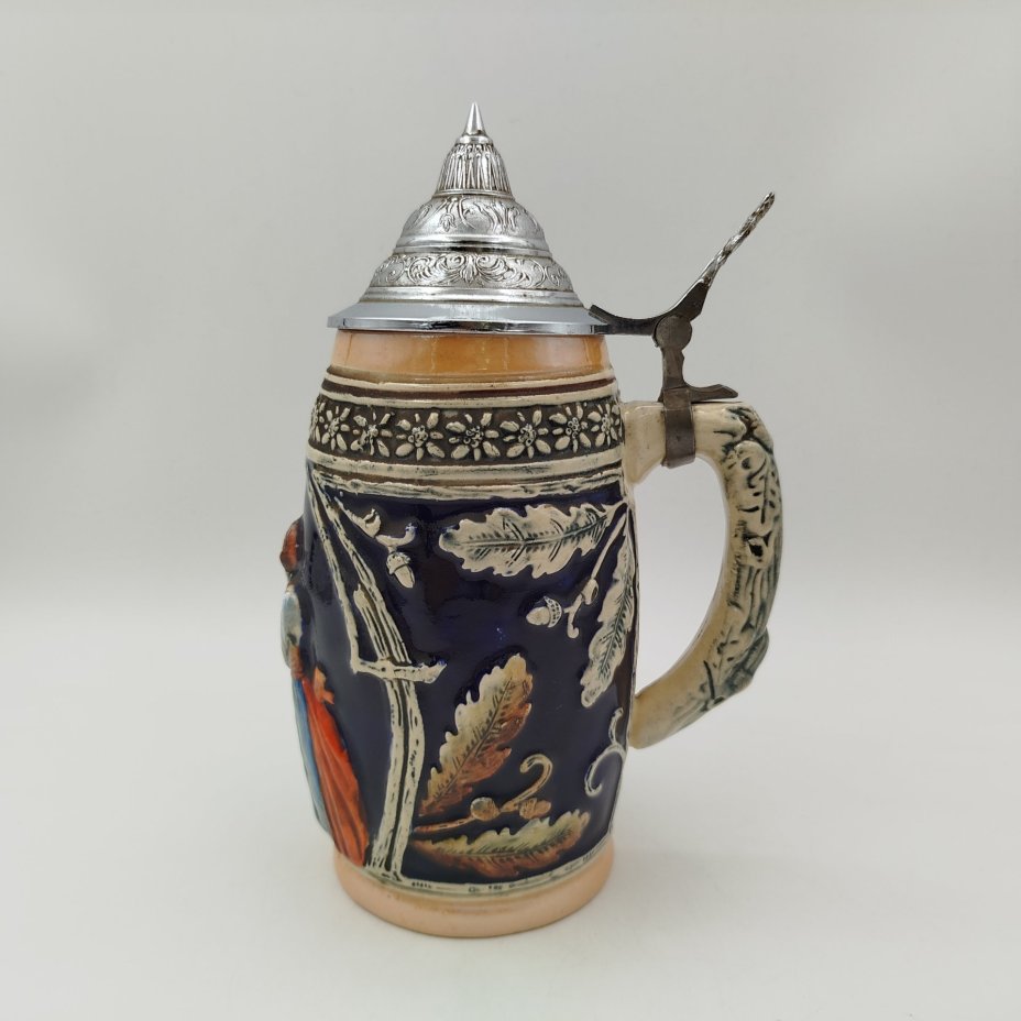 Кружка пивная с крышкой, украшенная романтической сценой, керамика, олово, роспись, люстр, Original King, Германия, 1960-1990 гг.