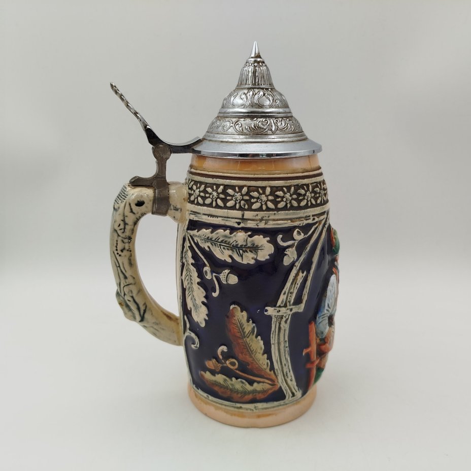Кружка пивная с крышкой, украшенная романтической сценой, керамика, олово, роспись, люстр, Original King, Германия, 1960-1990 гг.