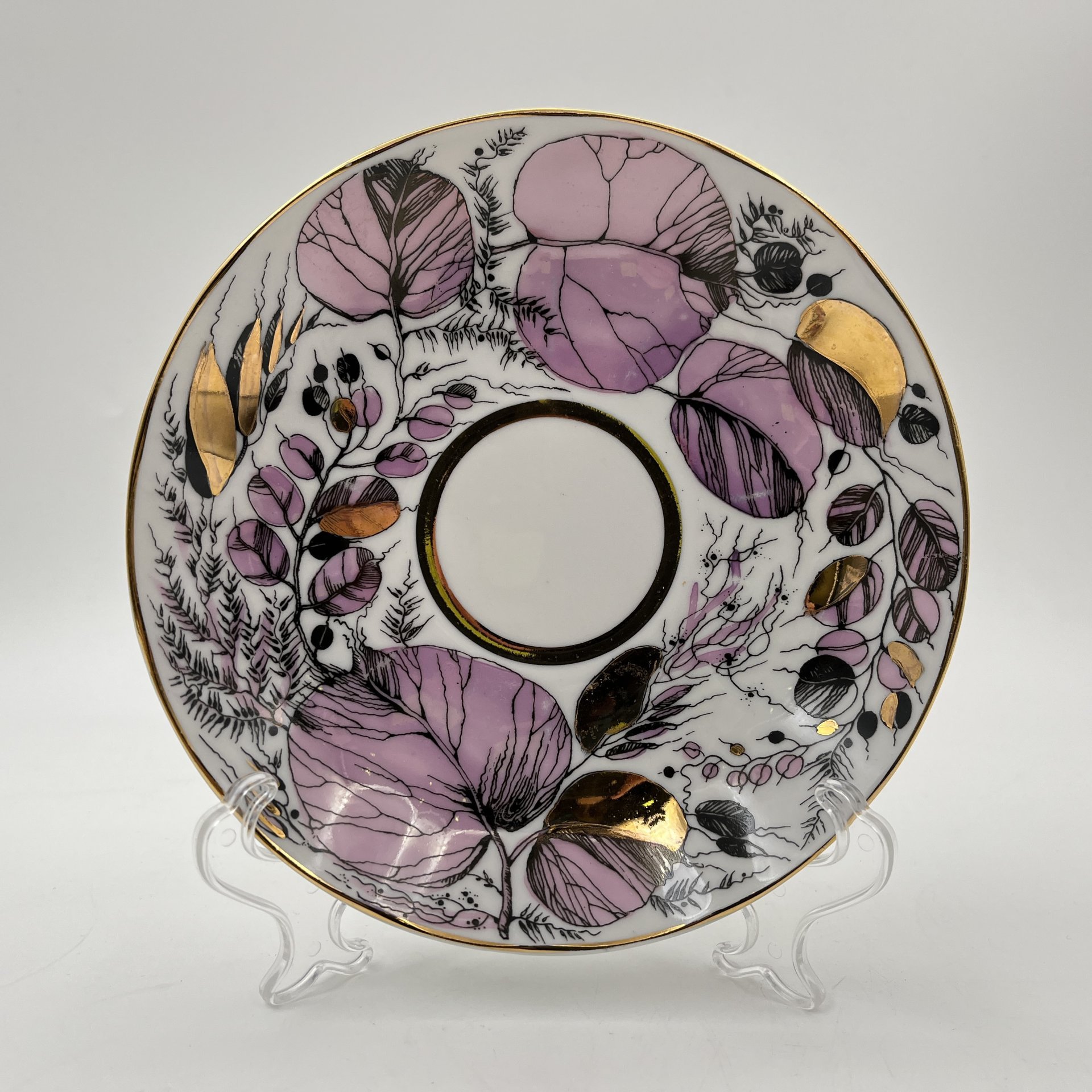 Чайная пара "Мой сад" в розовом оттенке, (из серии "Времена года"), форма "Тюльпан", автор формы С.Е. Яковлева, автор росписи Н.П. Славина, фарфор, деколь, люстр, золочение, Ленинградский фарфоровый завод (ЛФЗ), СССР, 1970-1991 гг.