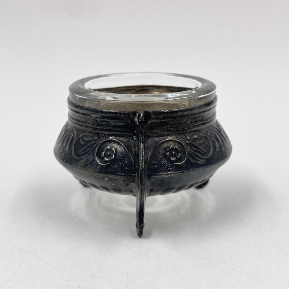 Солонка с растительным орнаментом, мельхиор (медь-никель), стекло, Мстерская художественная фабрика  «Ювелир», СССР, 1960-1980 гг., Мстерская художественная фабрика  «Ювелир»
