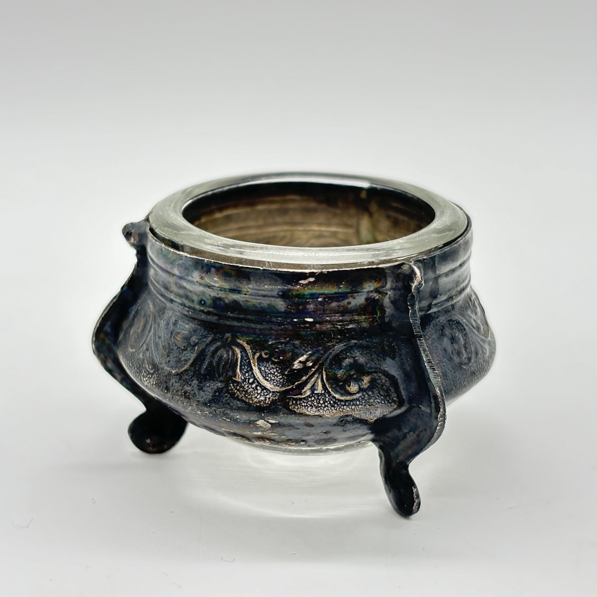 Солонка с растительным декором, мельхиор (медь-никель), стекло, Мстерская художественная фабрика  «Ювелир», СССР, 1960-1980 гг., Мстерская художественная фабрика  «Ювелир»