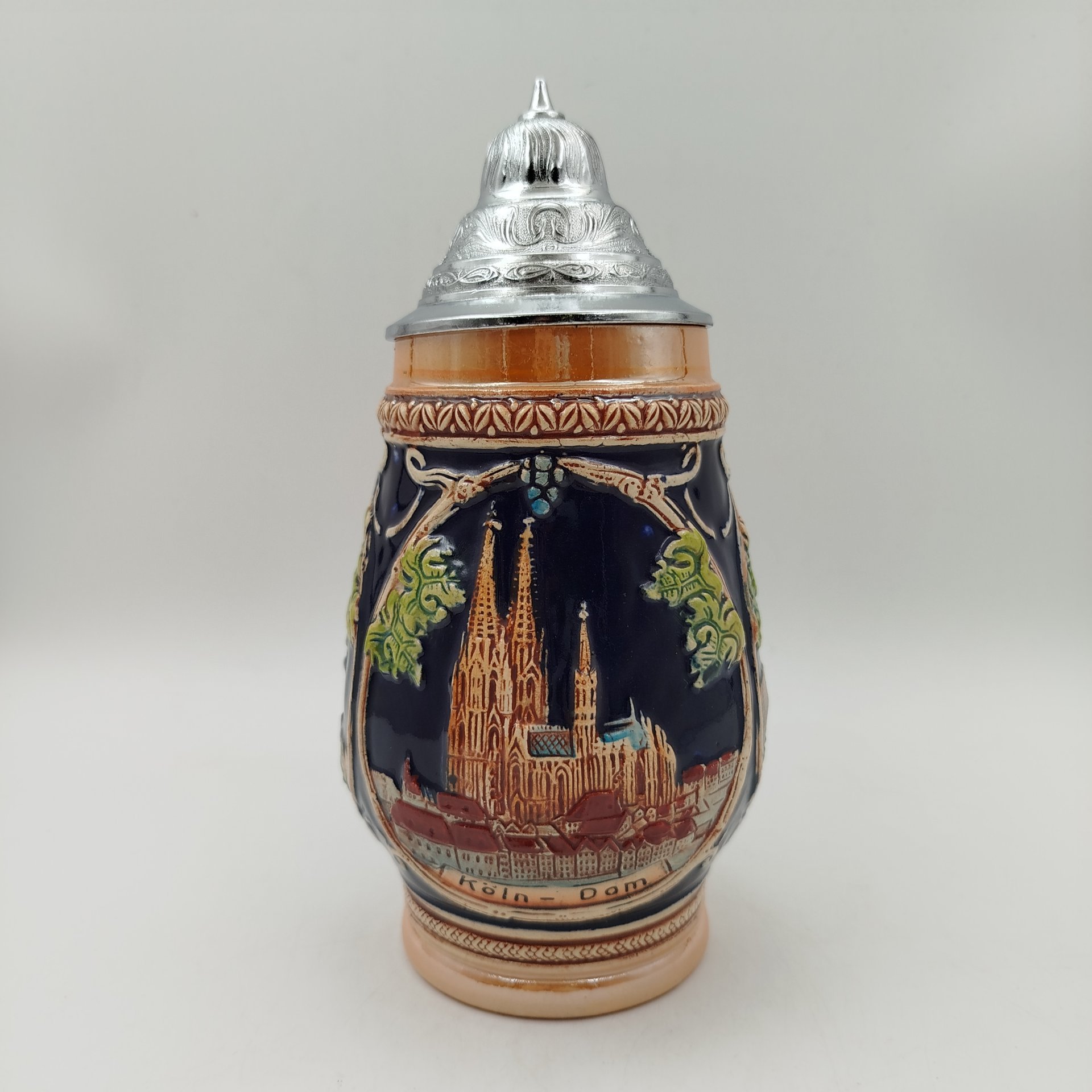 Кружка пивная, декорированная достопримечательностями Кёльна, керамика, рельеф, крышка-олово, Marzi & Remy, Германия, 1960-1980 гг., Marzi & Remy