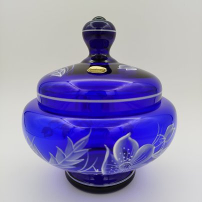 Конфетница (бонбоньерка) кобальтового цвета с цветочным узором, Bohemia Crystal (Bohemia Glass)