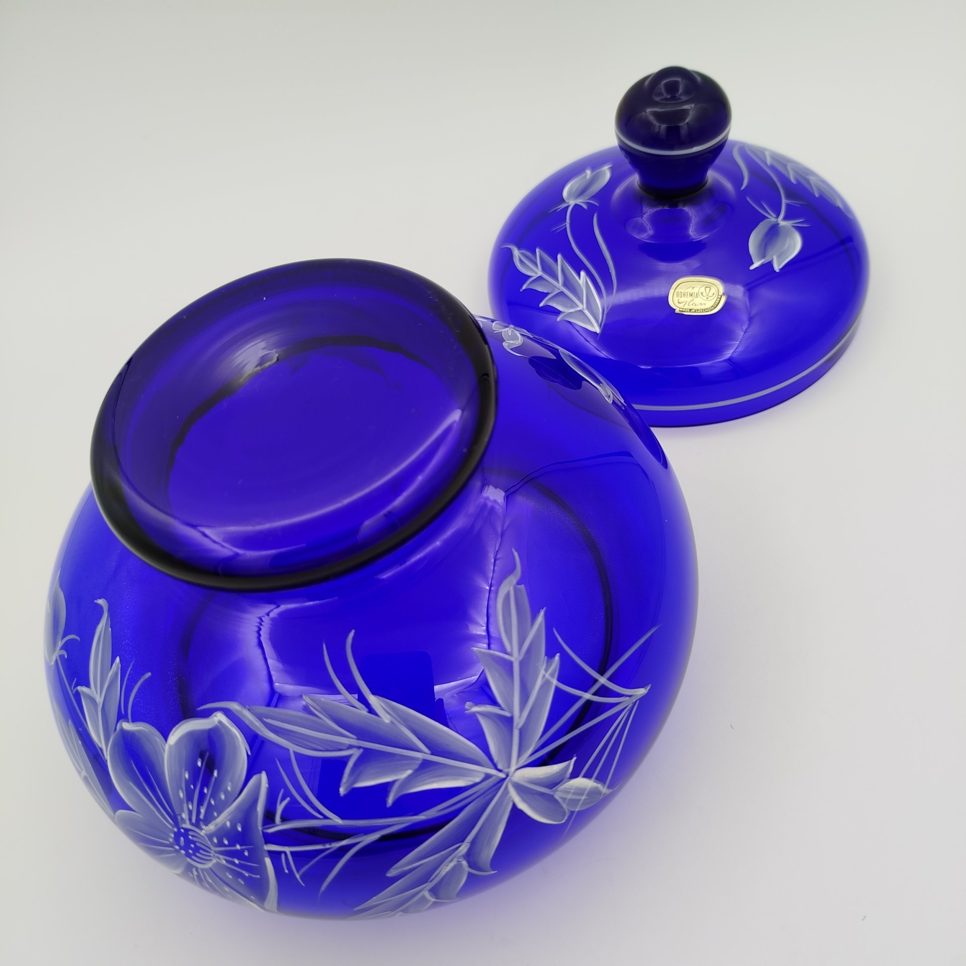 Конфетница (бонбоньерка) кобальтового цвета с цветочным узором, Bohemia Crystal (Bohemia Glass)