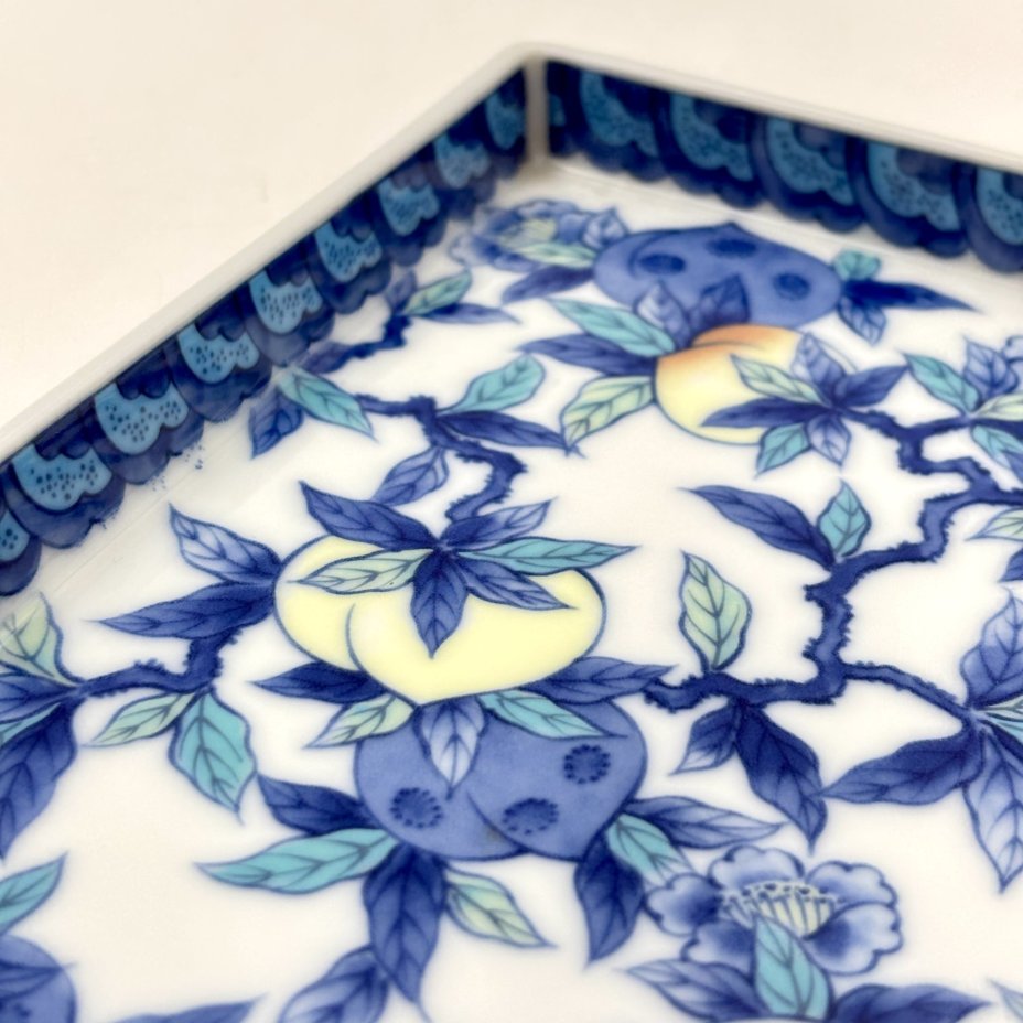 Миниатюрный поднос с высоким бортом (мелочница, визитница) "Персики" в стиле шинуазри, фарфор, подглазурная деколь, Китай, 1970-1990 гг.