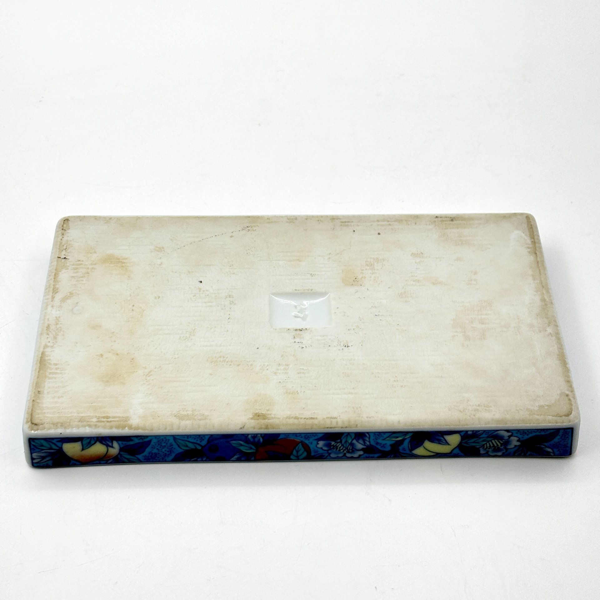 Миниатюрный поднос с высоким бортом (мелочница, визитница) "Персики" в стиле шинуазри, фарфор, подглазурная деколь, Китай, 1970-1990 гг.