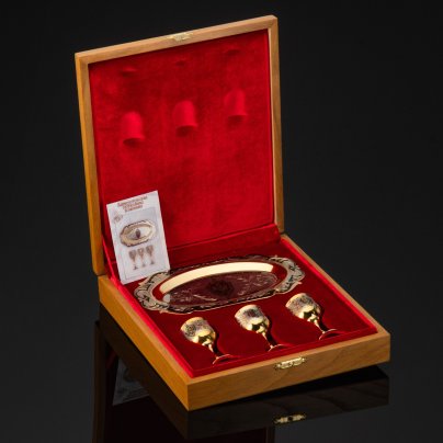 Набор для вина (подарочный) "Федеральная служба безопасности Российской Федерации (ФСБ России)", латунь, золочение, никелирование, травление, гравирование, Златоустовская оружейная компания, Российская Федерация, 2010-2015 гг.