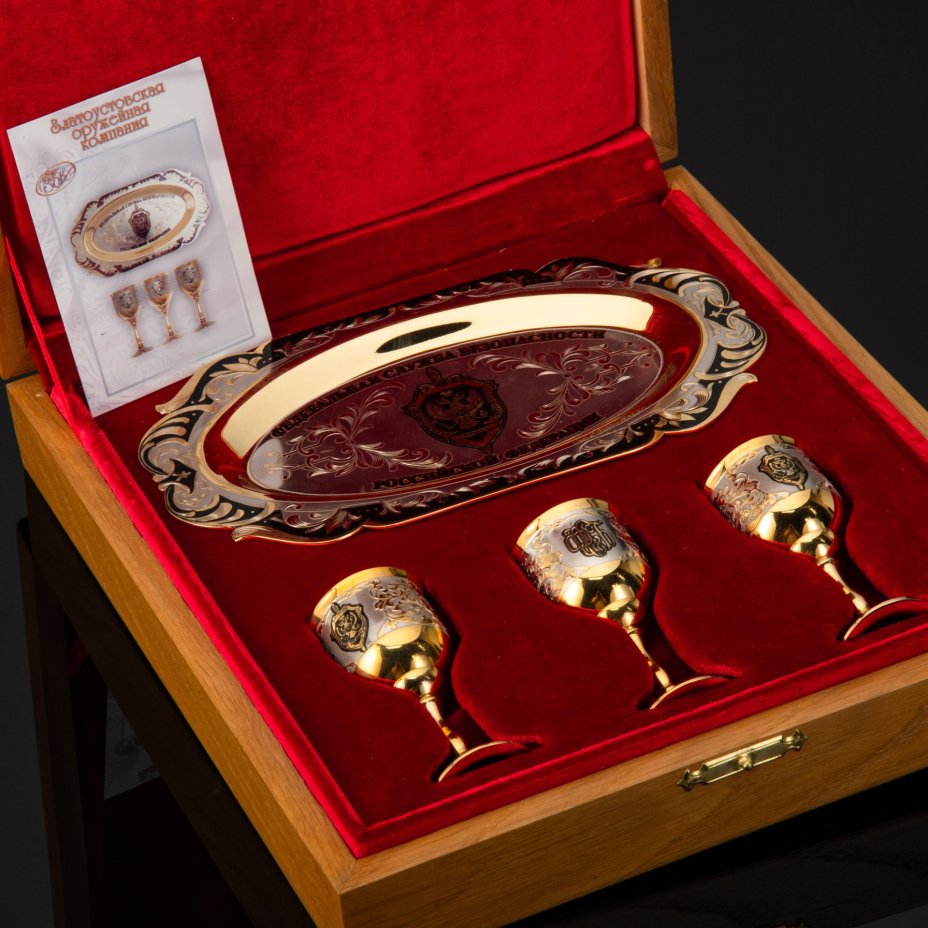 Набор для вина (подарочный) "Федеральная служба безопасности Российской Федерации (ФСБ России)", латунь, золочение, никелирование, травление, гравирование, Златоустовская оружейная компания, Российская Федерация, 2010-2015 гг.