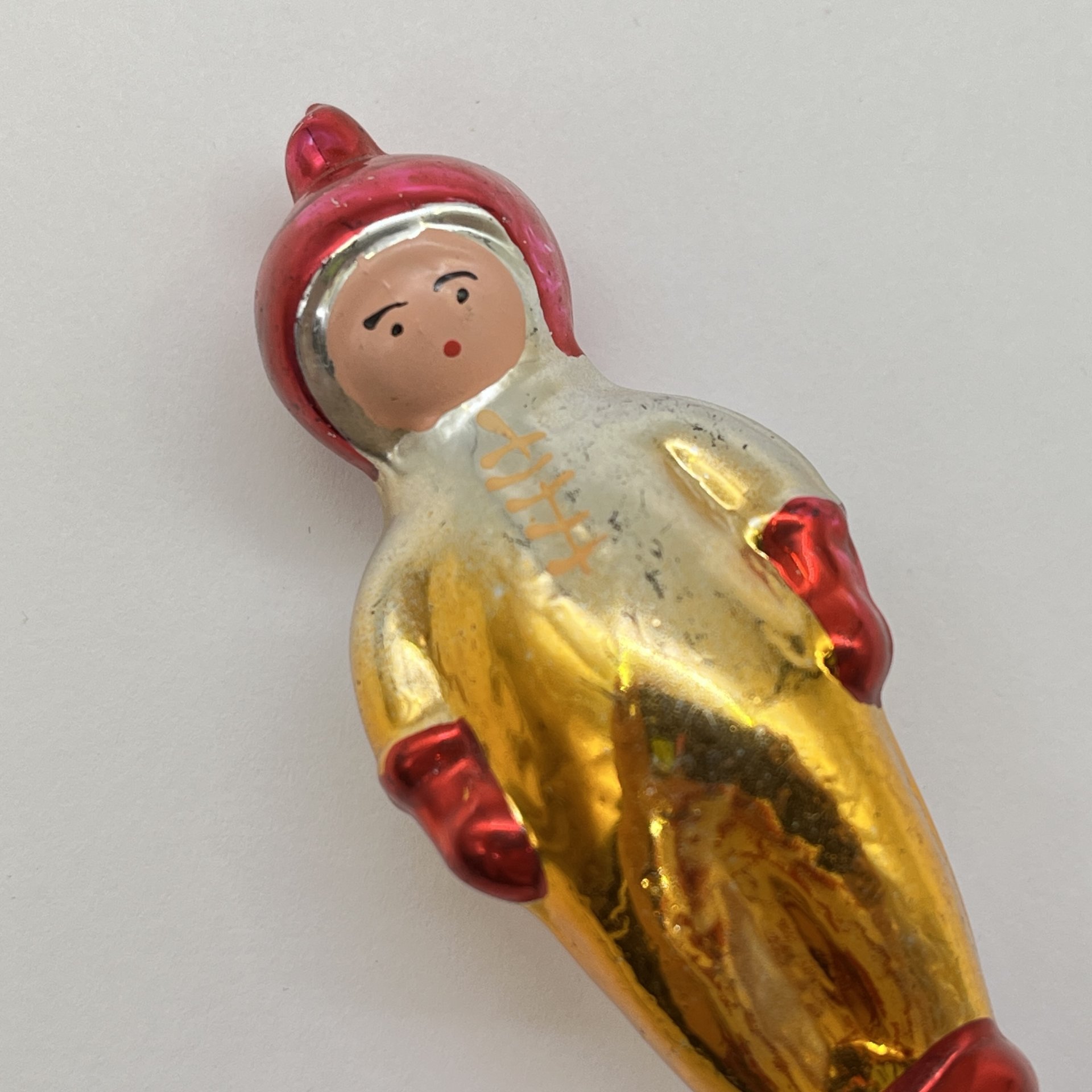 Ёлочная игрушка на прищепке "Космонавт", стекло, краска, металл, СССР, 1950-1970 гг.
