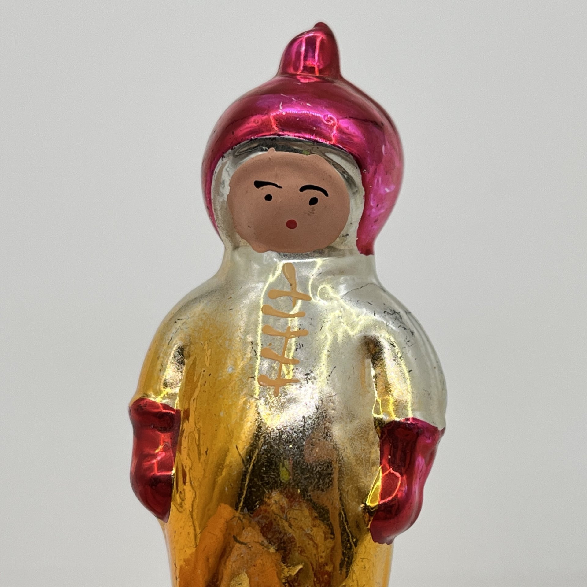 Ёлочная игрушка на прищепке "Космонавт", стекло, краска, металл, СССР, 1950-1970 гг.