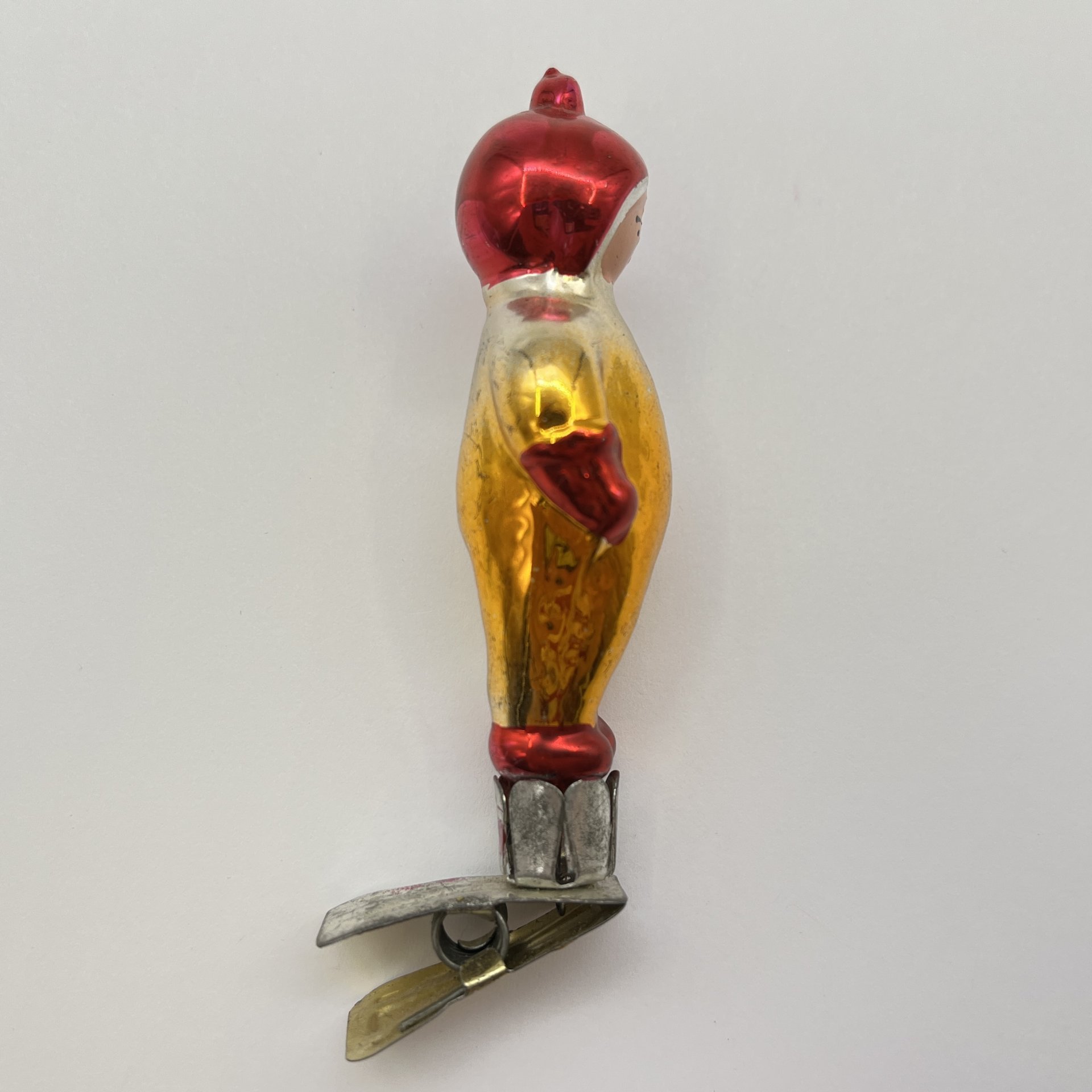 Ёлочная игрушка на прищепке "Космонавт", стекло, краска, металл, СССР, 1950-1970 гг.