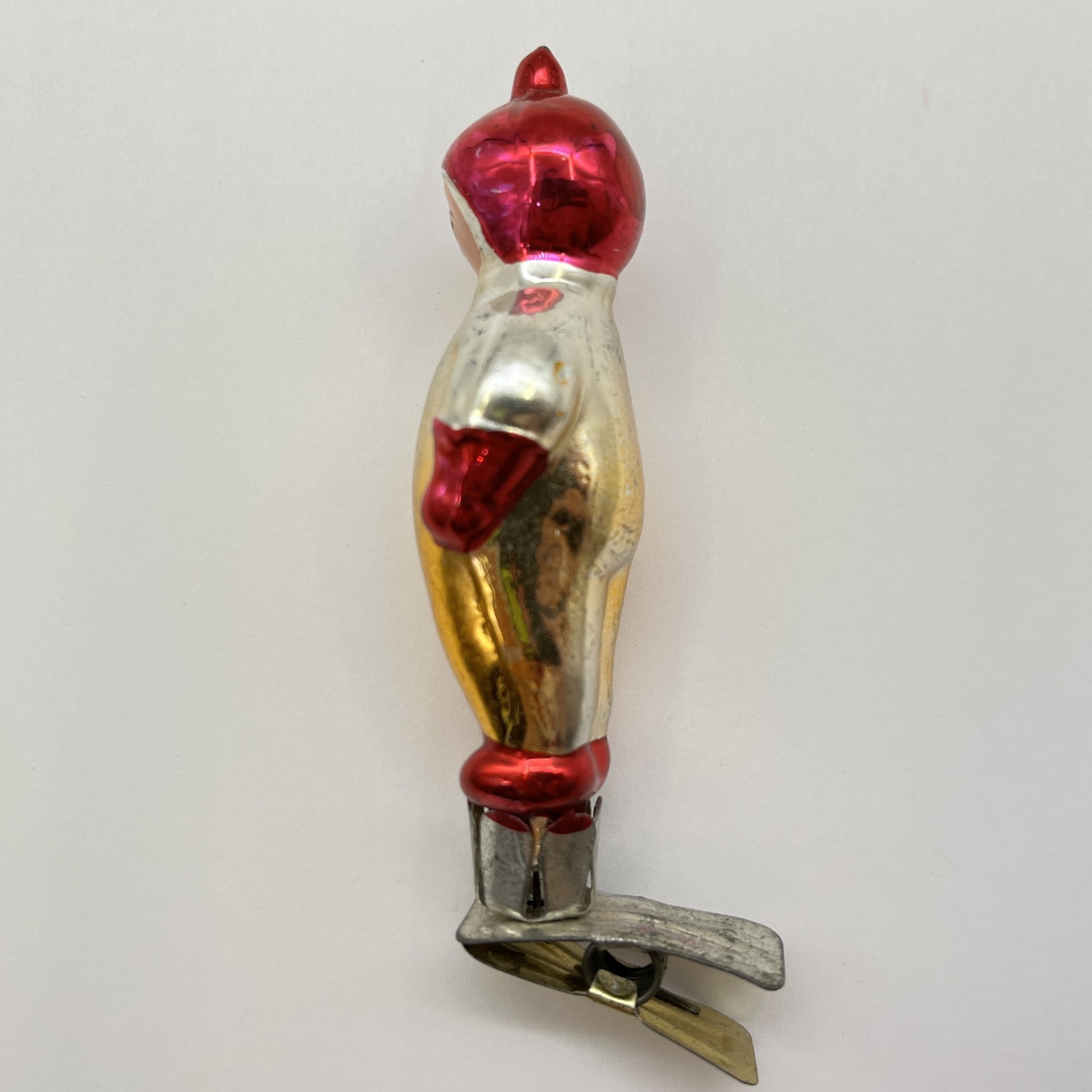 Ёлочная игрушка на прищепке "Космонавт", стекло, краска, металл, СССР, 1950-1970 гг.