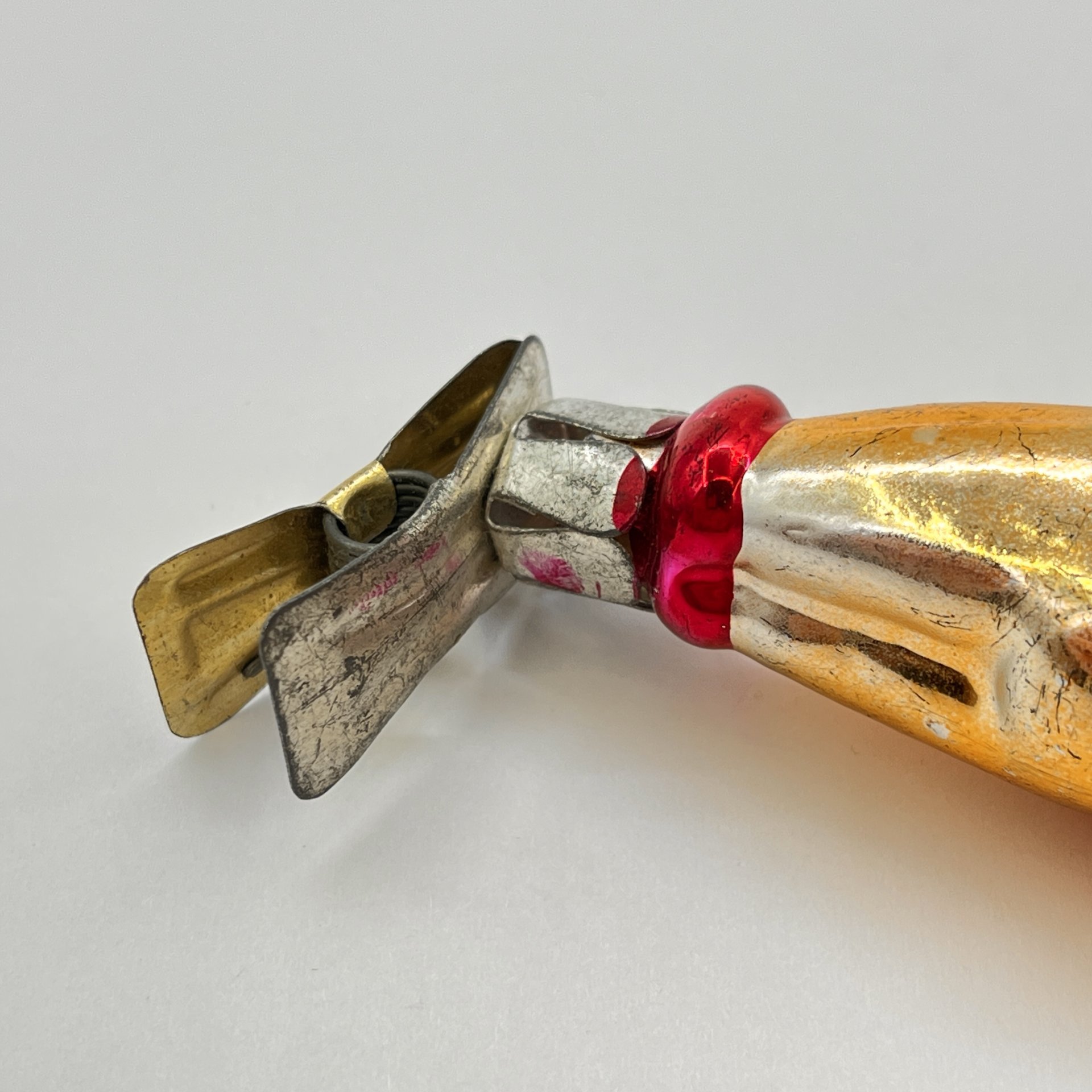 Ёлочная игрушка на прищепке "Космонавт", стекло, краска, металл, СССР, 1950-1970 гг.
