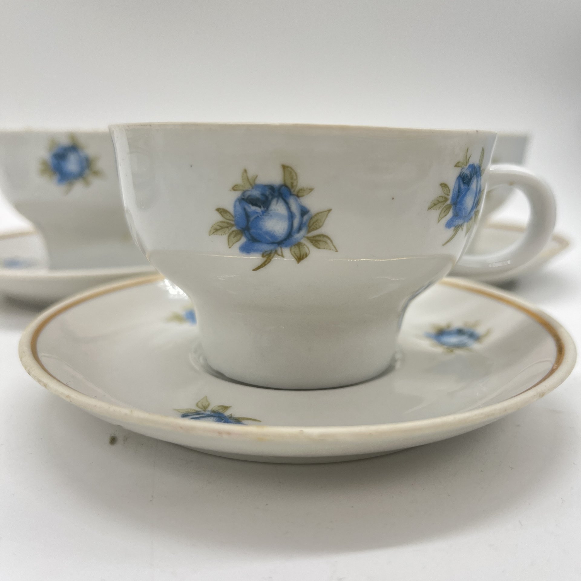 Набор из 3 кофейных пар с цветочным декором, фарфор, деколь, золочение, Довбышский фарфоровый завод (Довбыш), СССР, 1970 г.