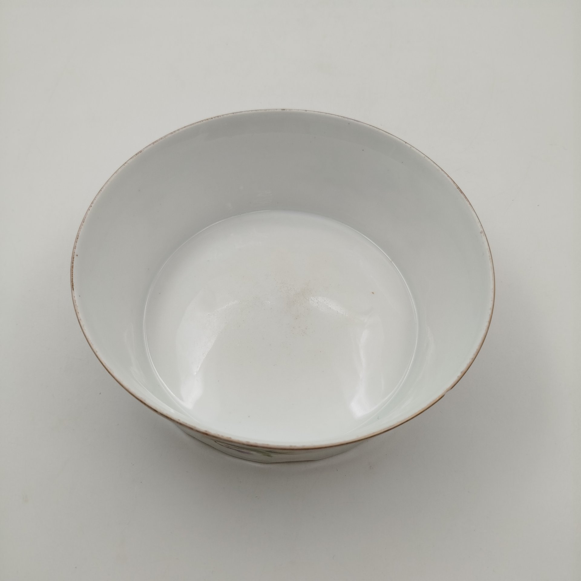 Капельник (полоскательница), украшенный изображением колокольчиков, фарфор, деколь с подрисовкой, золочение, Фарфоровая фабрика Гарднера, Российская империя, 1880-1910 гг.