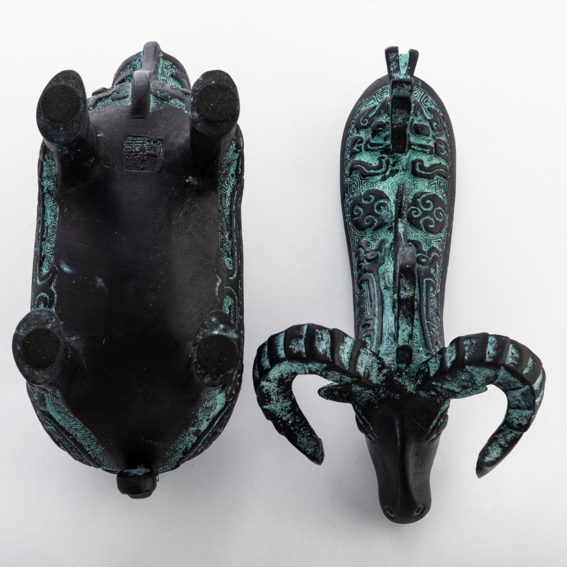Статуэтка-сувенир "Cосуд для вина династии Шан (1200-1100 до н.э.)" в оригинальной коробке