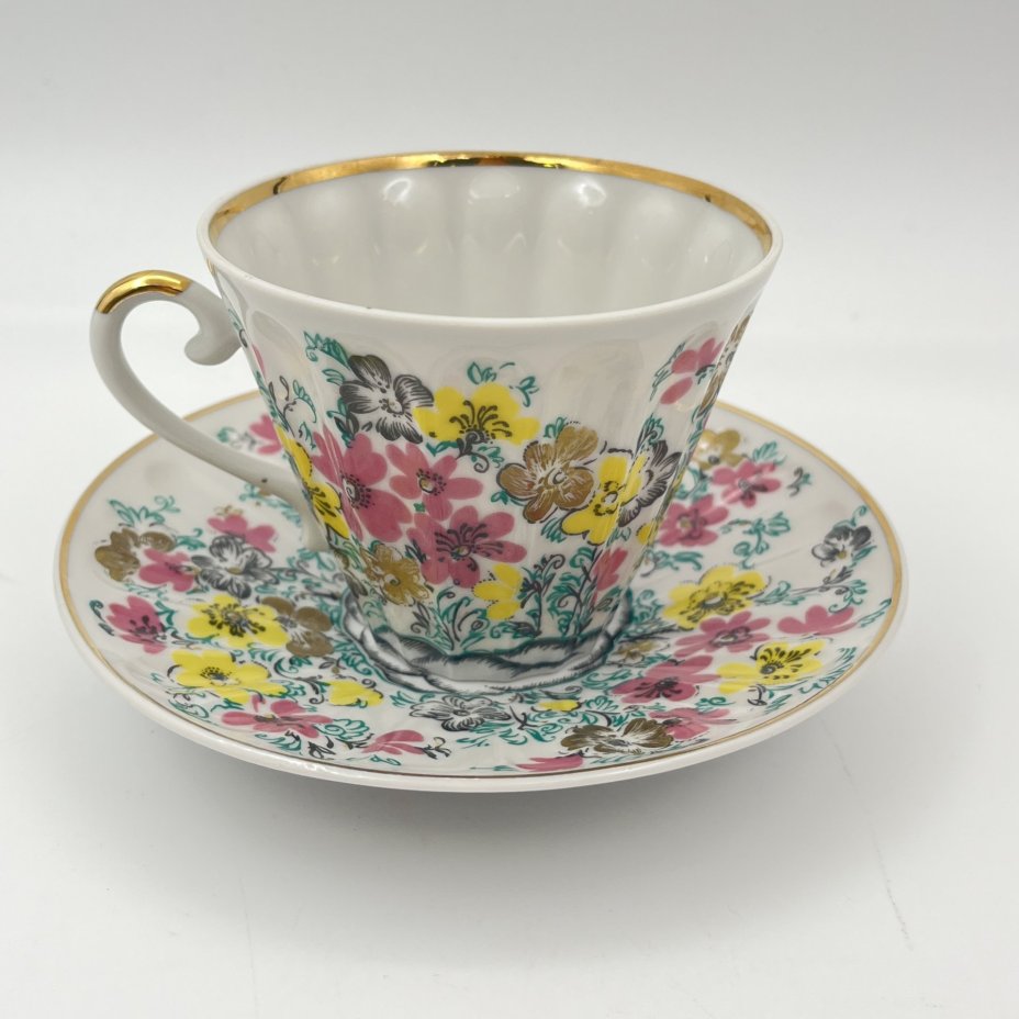 Чайная пара "Ситец", форма "Лучистая", автор формы Н.П. Славина, фарфор, деколь, золочение, Ленинградский фарфоровый завод (ЛФЗ), СССР, 1970-1986 гг.