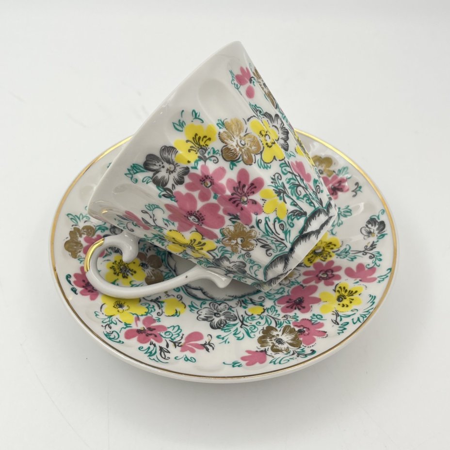 Чайная пара "Ситец", форма "Лучистая", автор формы Н.П. Славина, фарфор, деколь, золочение, Ленинградский фарфоровый завод (ЛФЗ), СССР, 1970-1986 гг.