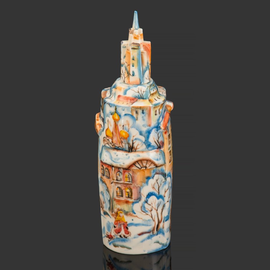 Штоф фигурный с крышкой в виде Московской высотки "Город. Зима", скульптор Шатров Д.В., автор росписи Кристал М.В., полуфарфор, роспись