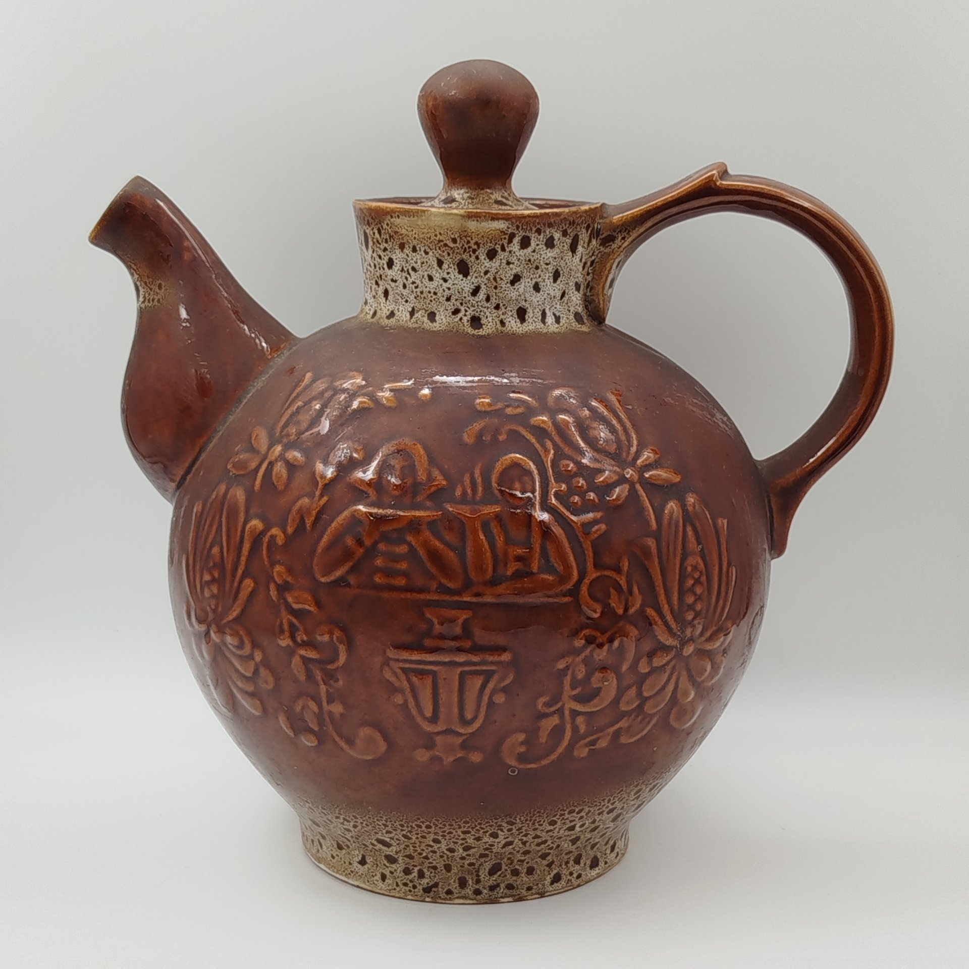Чайник доливной со сценой чаепития и цветочным декором (крупный)