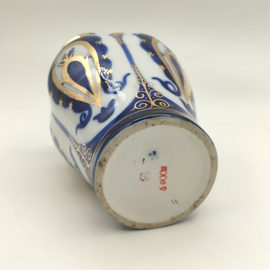 Ваза для цветов с растительным декором, фарфор, роспись, золочение, Кисловодская фабрика сувениров, СССР, 1970-1980 гг.