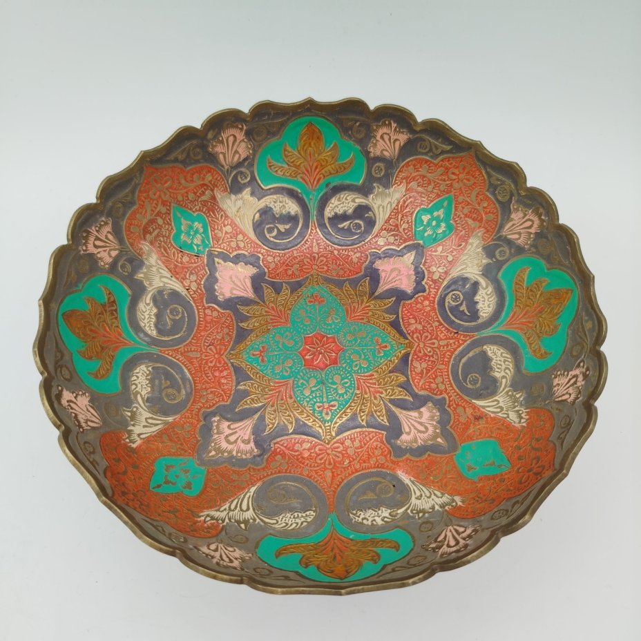 Конфетница с цветочным декором в восточном стиле