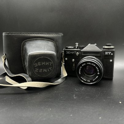 Фотоаппарат "Зенит ЕТ" с объективом "Гелиос 44М-6", в оригинальном корфе, Белорусское оптико-механическое объединение (БелОМО)
