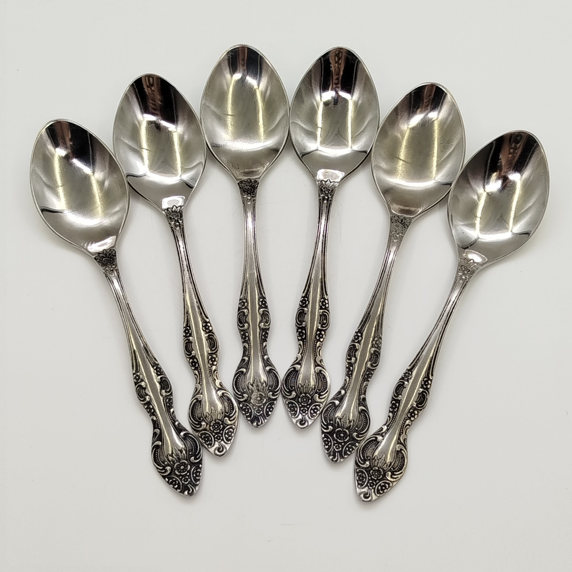 Набор столовых ложек на 6 персон с цветочным декором на черенках, нержавеющая сталь, Кировский завод, СССР