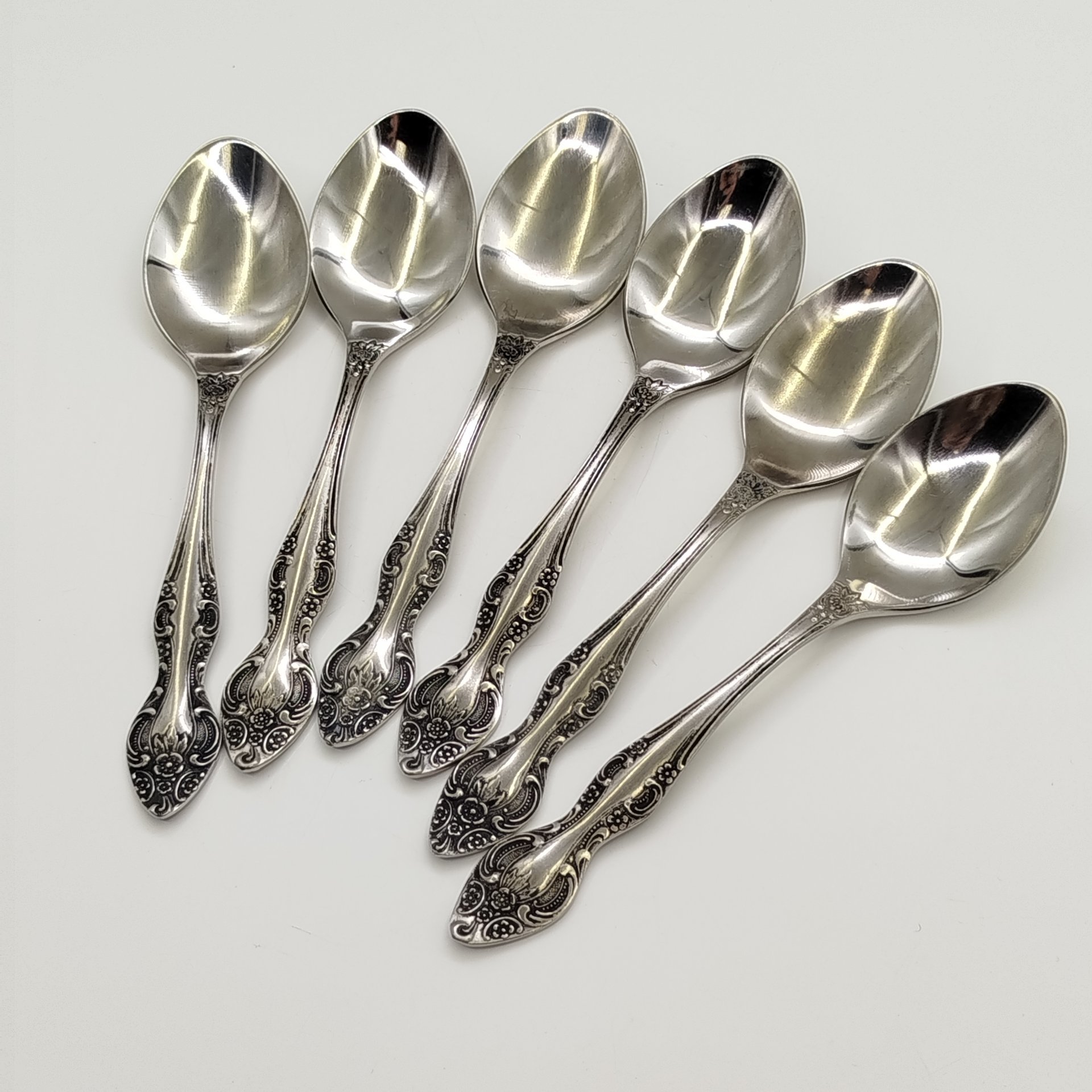 Набор столовых ложек на 6 персон с цветочным декором на черенках, нержавеющая сталь, Кировский завод, СССР