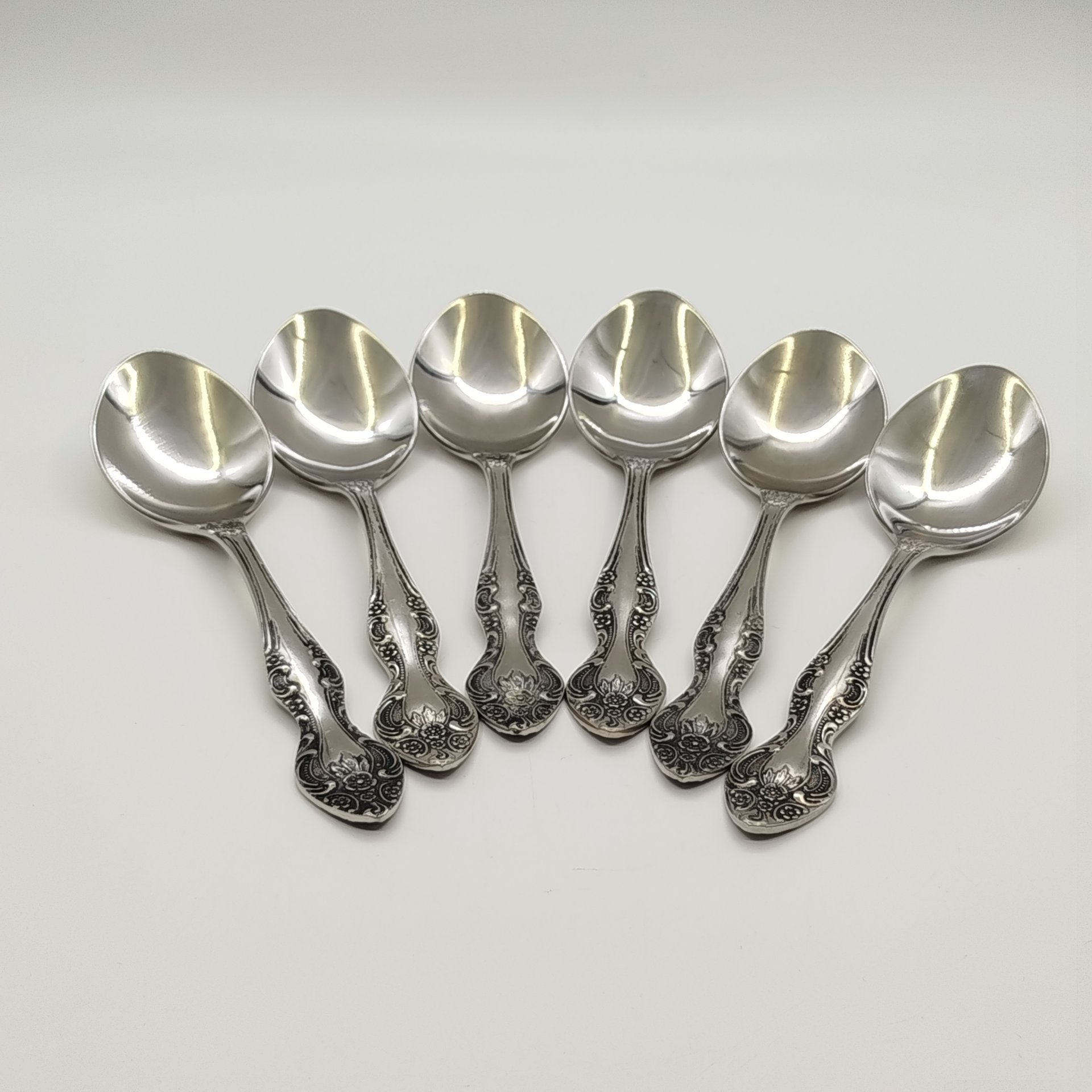 Набор столовых ложек на 6 персон с цветочным декором на черенках, нержавеющая сталь, Кировский завод, СССР