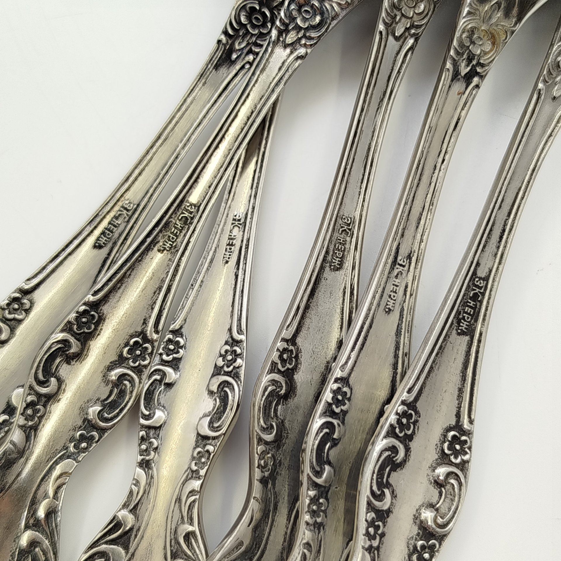 Набор столовых ложек на 6 персон с цветочным декором на черенках, нержавеющая сталь, Кировский завод, СССР